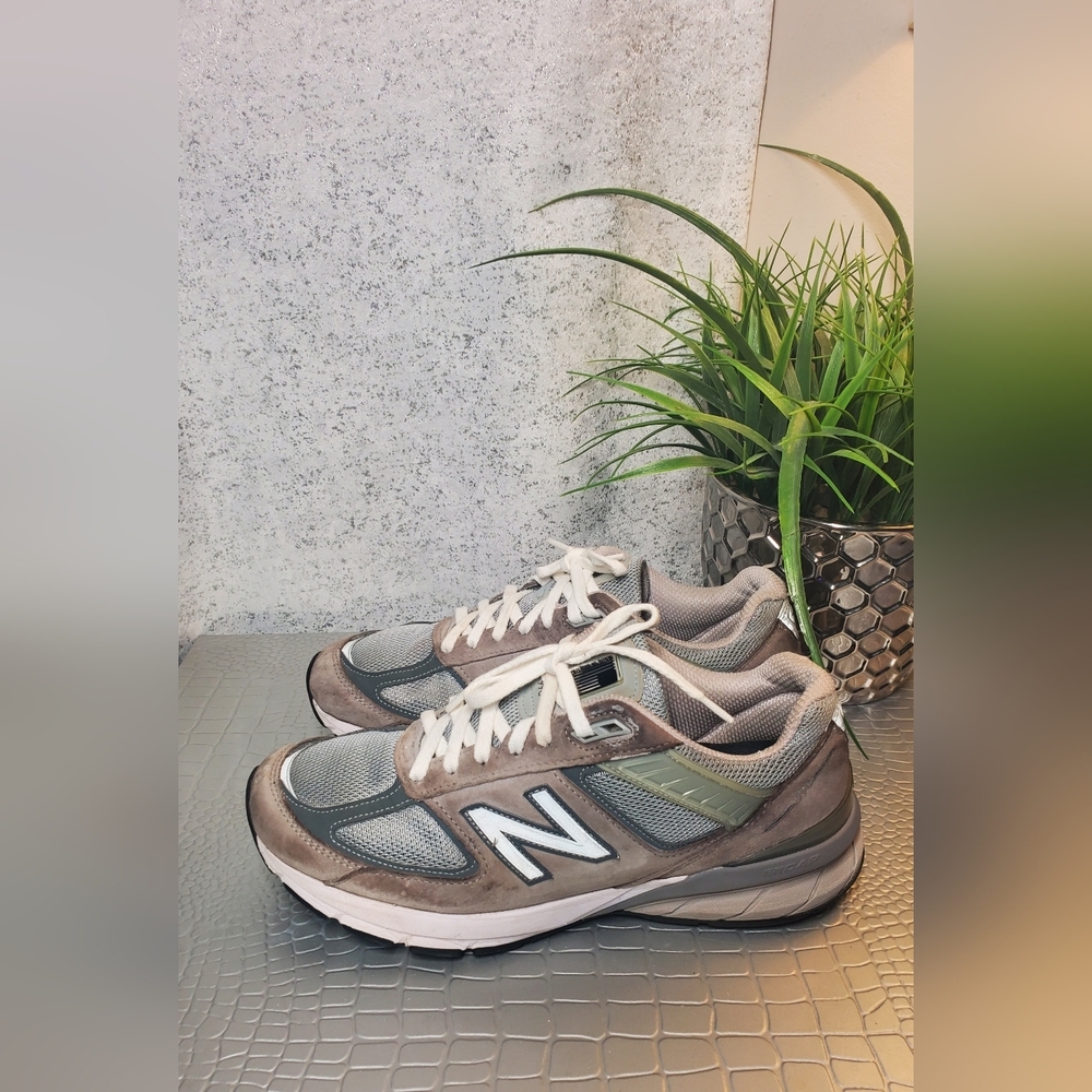 New Balance 990v5 Running Shoes Suede Gray USA Sneakers Size M 9.5-10 W 11